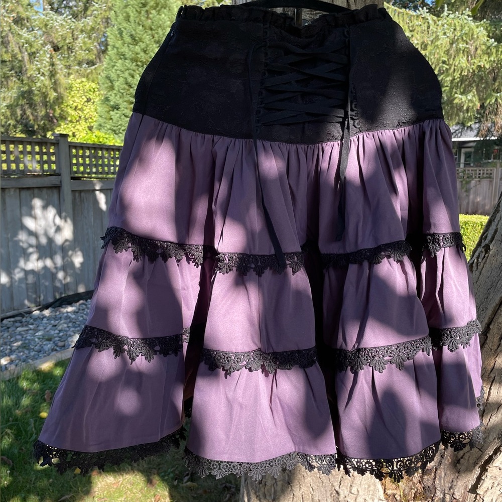 🖤Goth Ruffle Hem Skirt🖤